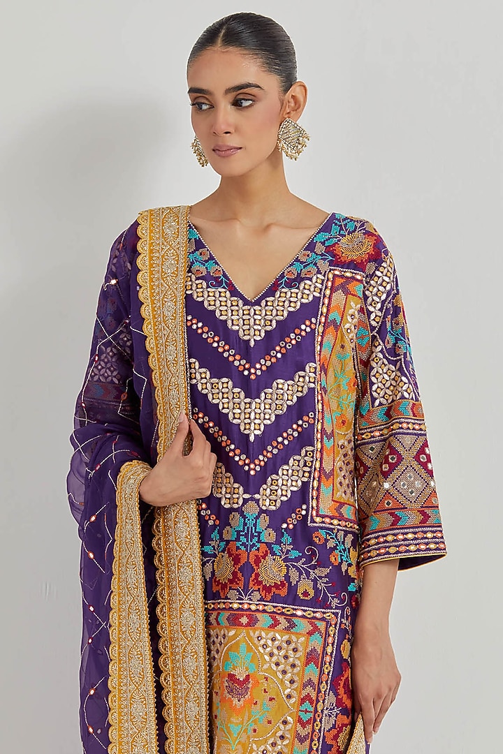 Purple Chanderi & Organza Mirror Embroidered Kurta Set by Kavita Bhartia at Pernia's Pop Up Shop