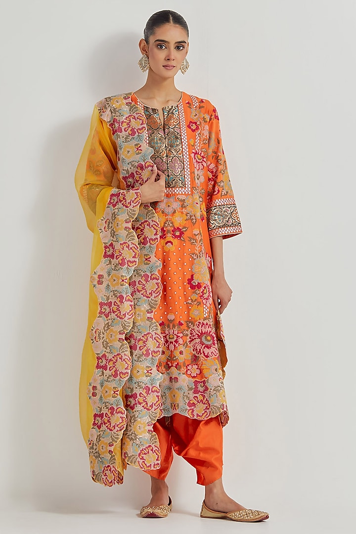 Orange Chanderi Embroidered Kurta Set by Kavita Bhartia at Pernia's Pop Up Shop