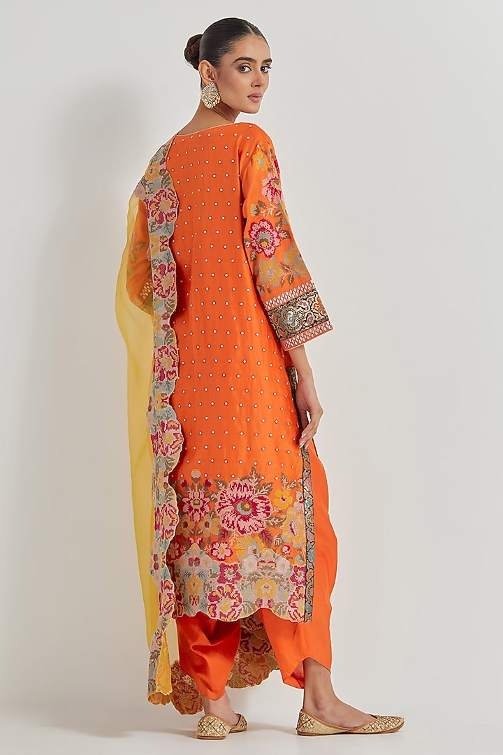 Orange Chanderi Embroidered Kurta Set by Kavita Bhartia at Pernia's Pop Up Shop