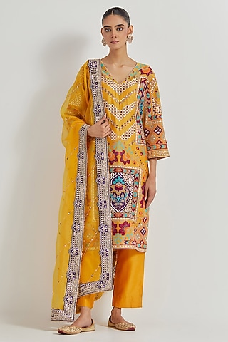 Yellow Chanderi & Organza Mirror Embroidered Kurta Set by Kavita Bhartia