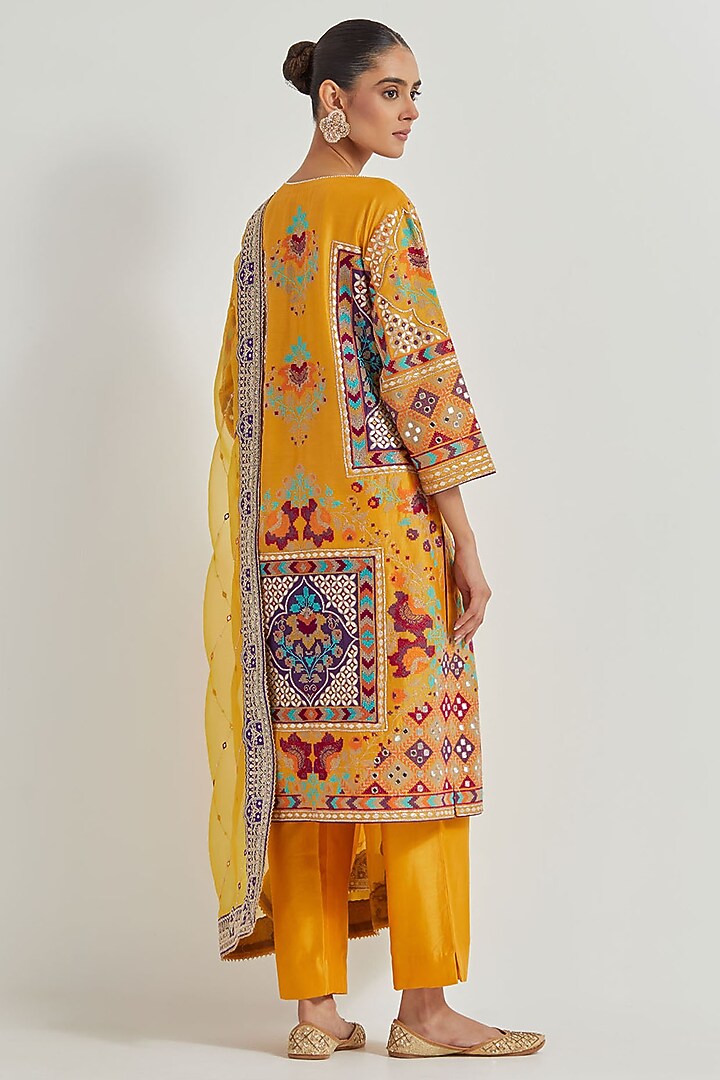 Yellow Chanderi & Organza Mirror Embroidered Kurta Set by Kavita Bhartia at Pernia's Pop Up Shop
