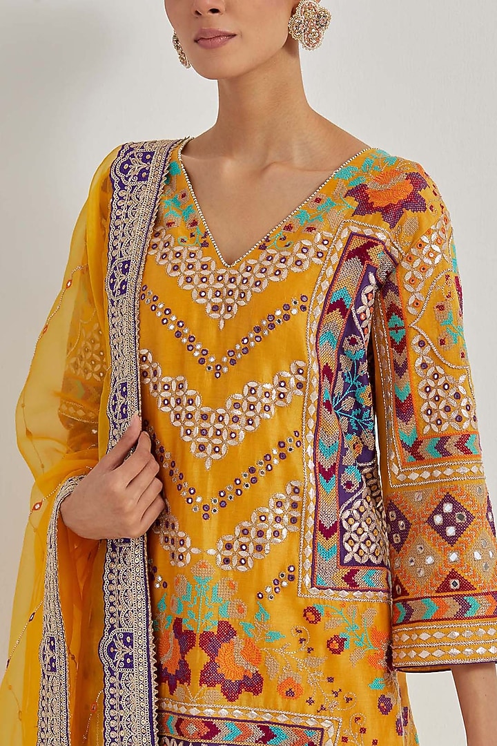 Yellow Chanderi & Organza Mirror Embroidered Kurta Set by Kavita Bhartia at Pernia's Pop Up Shop