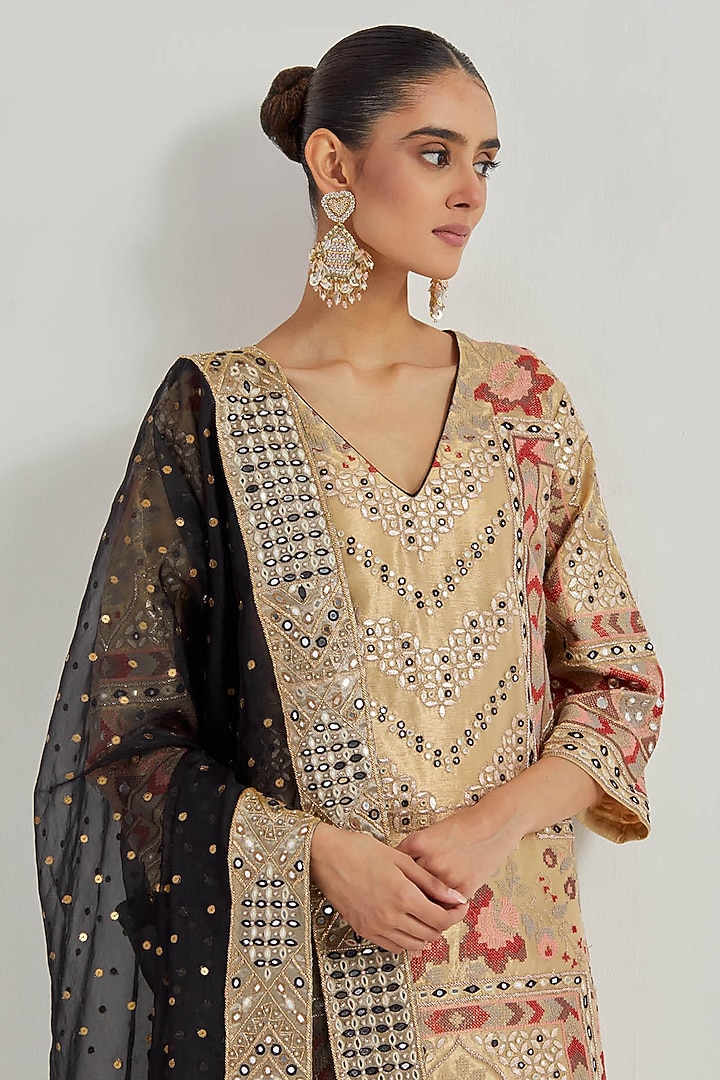 Gold Tissue & Organza Mirror Embroidered Kurta Set by Kavita Bhartia at Pernia's Pop Up Shop