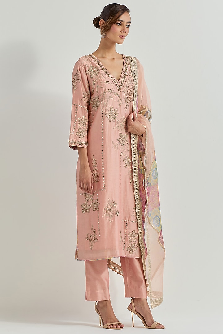 Pink Chanderi Organza & Tissue Hand Embellished Kurta Set by Kavita Bhartia at Pernia's Pop Up Shop