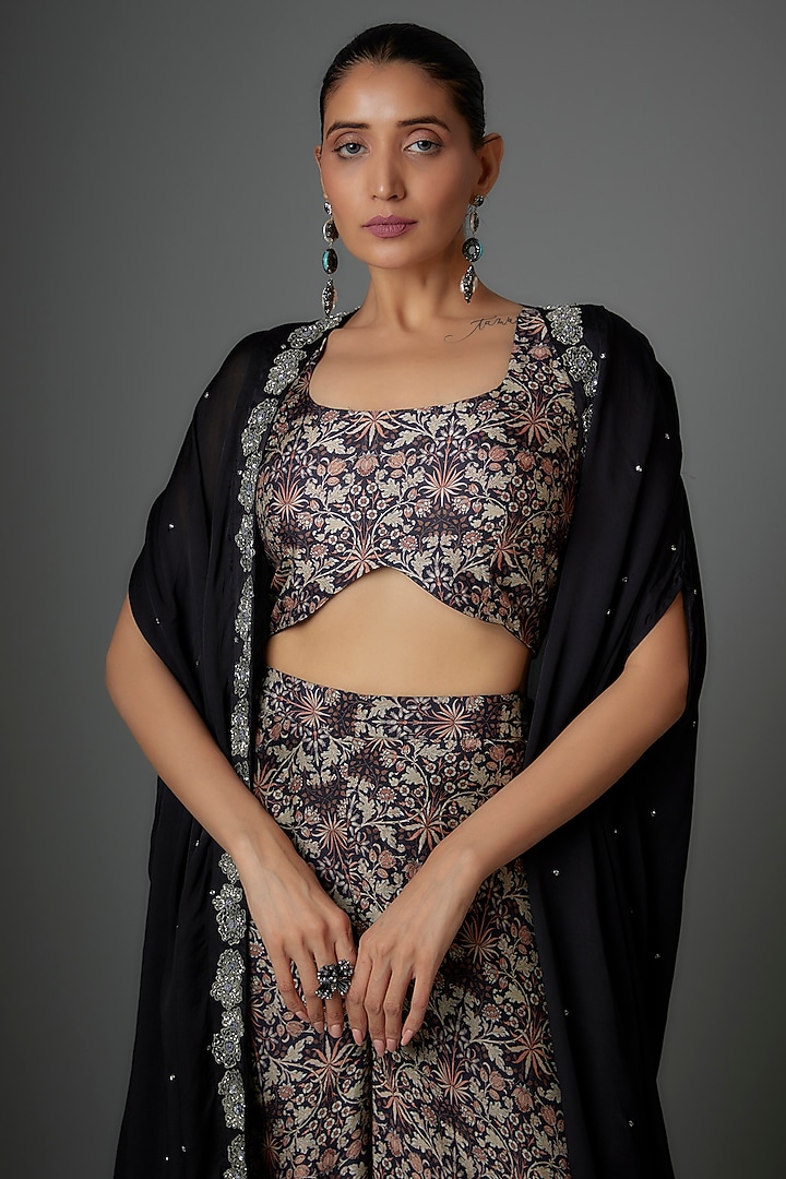 Black Mul Silk & Crepe Resham Embroidered Cape Set by Kshitij Choudhary at Pernia's Pop Up Shop