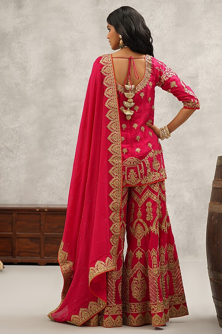 Fuchsia Upada Silk Hand & Machine Embroidered Kurta Set by Kapda Dori at Pernia's Pop Up Shop