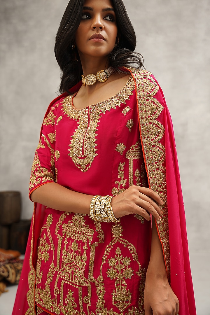 Fuchsia Upada Silk Hand & Machine Embroidered Kurta Set by Kapda Dori at Pernia's Pop Up Shop