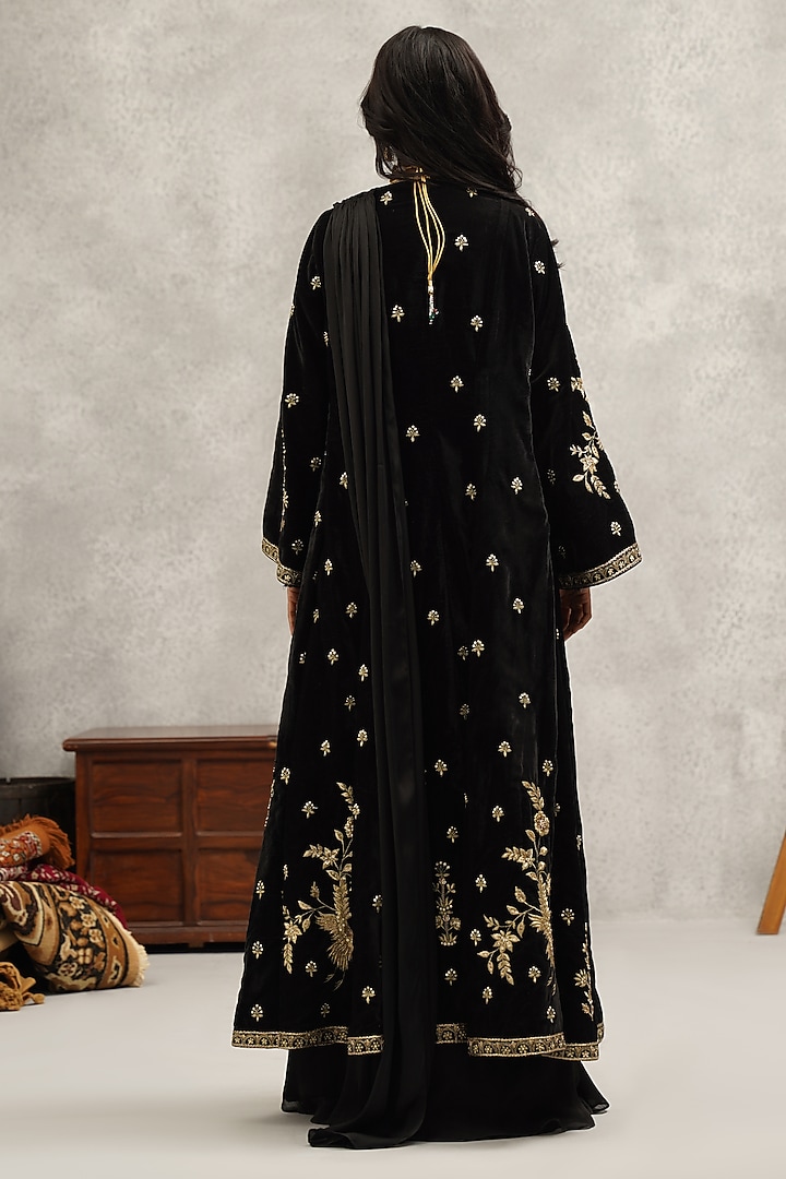 Black Satin Chinon Hand & Machine Embroidered Jacket Wedding Saree Set by Kapda Dori at Pernia's Pop Up Shop
