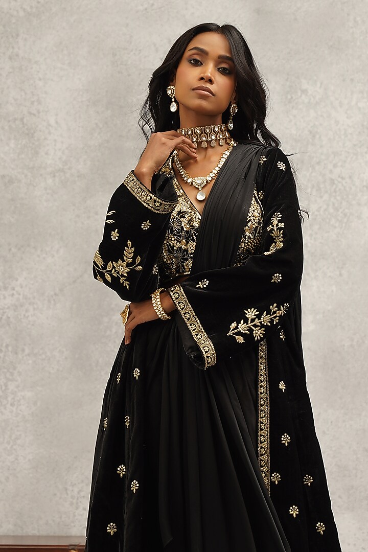 Black Satin Chinon Hand & Machine Embroidered Jacket Wedding Saree Set by Kapda Dori at Pernia's Pop Up Shop