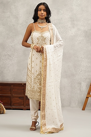 White Chinon Boota Hand & Machine Embroidered Kurta Set by Kapda Dori