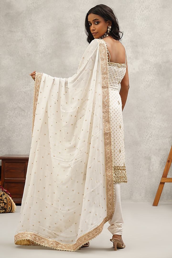 White Chinon Boota Hand & Machine Embroidered Kurta Set by Kapda Dori at Pernia's Pop Up Shop