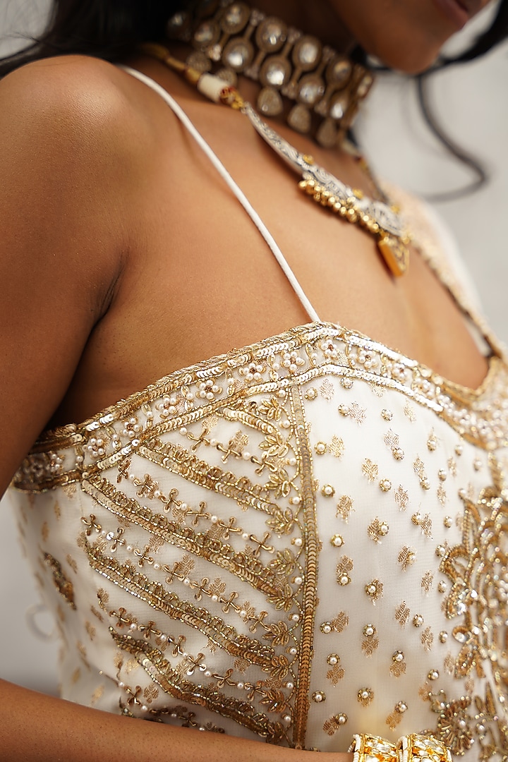 White Chinon Boota Hand & Machine Embroidered Kurta Set by Kapda Dori at Pernia's Pop Up Shop