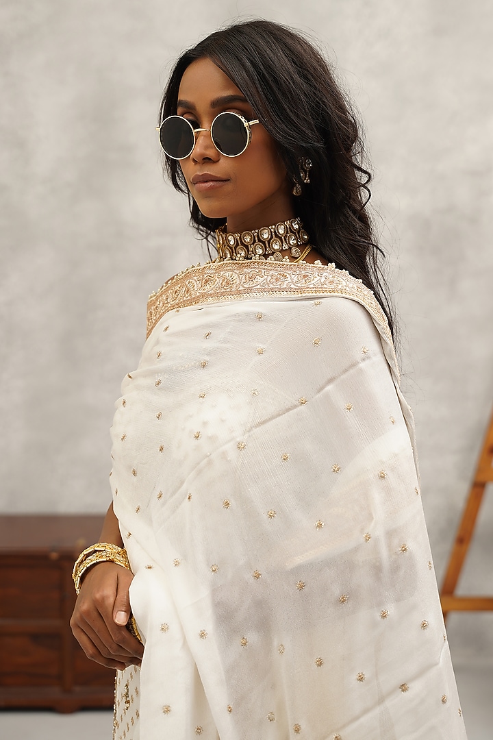 White Chinon Boota Hand & Machine Embroidered Kurta Set by Kapda Dori at Pernia's Pop Up Shop