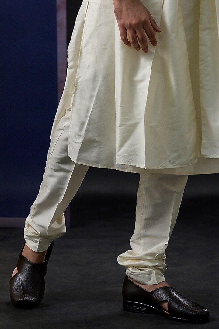 Off-White Cotton Silk Kurta Set by Kaleidoscope at Pernia's Pop Up Shop