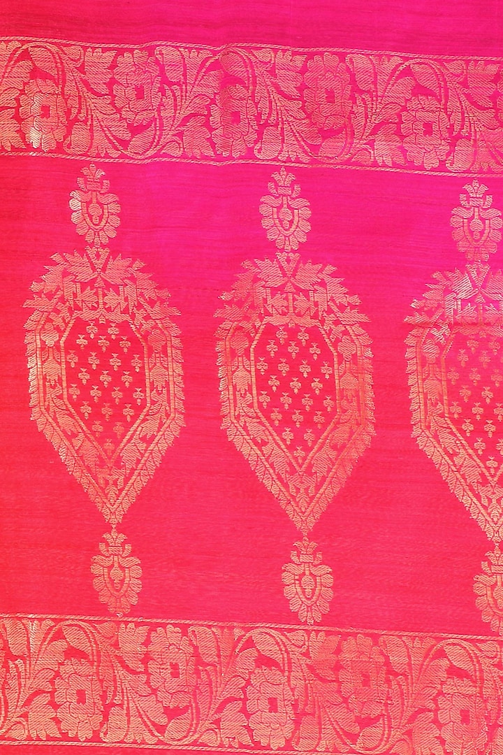Red and hot pink shaded handloom saree available only at Pernia's Pop Up Shop.