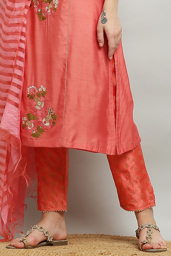 Peach Cotton Chanderi Embroidered Kurta Set by Kefi Collections at Pernia's Pop Up Shop