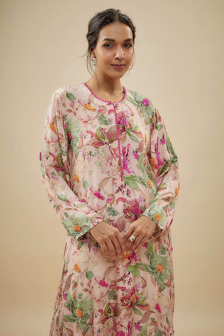 Pink Crepe Silk Floral Printed & Embellished Kurta Set by Kashmiraa at Pernia's Pop Up Shop