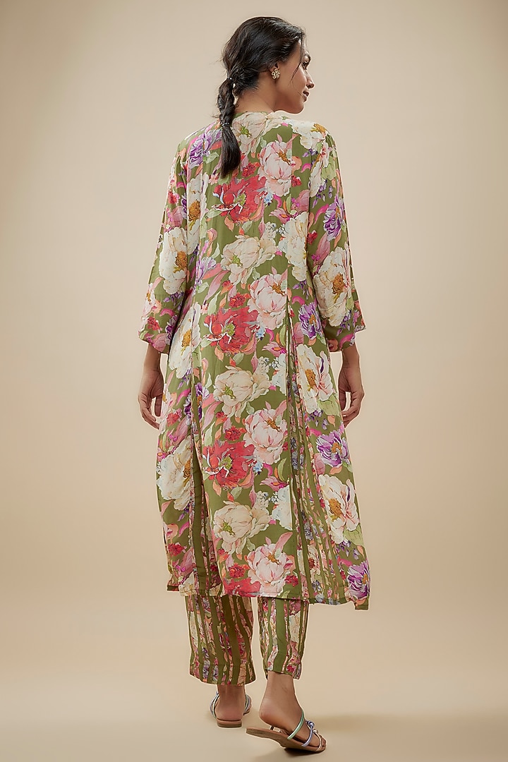 Green Crepe Silk Floral Printed Kurta Set by Kashmiraa at Pernia's Pop Up Shop