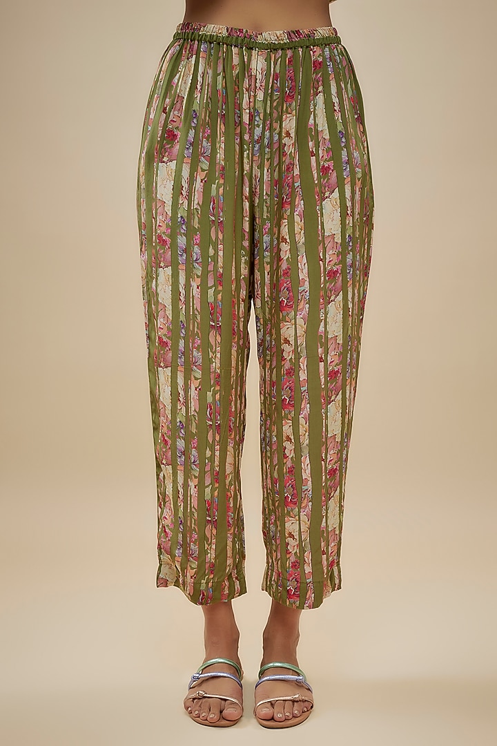 Green Crepe Silk Floral Printed Kurta Set by Kashmiraa at Pernia's Pop Up Shop