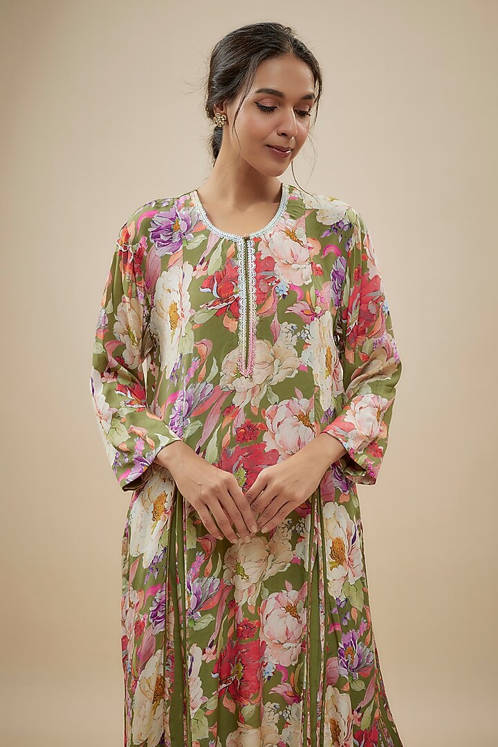 Green Crepe Silk Floral Printed Kurta Set by Kashmiraa at Pernia's Pop Up Shop