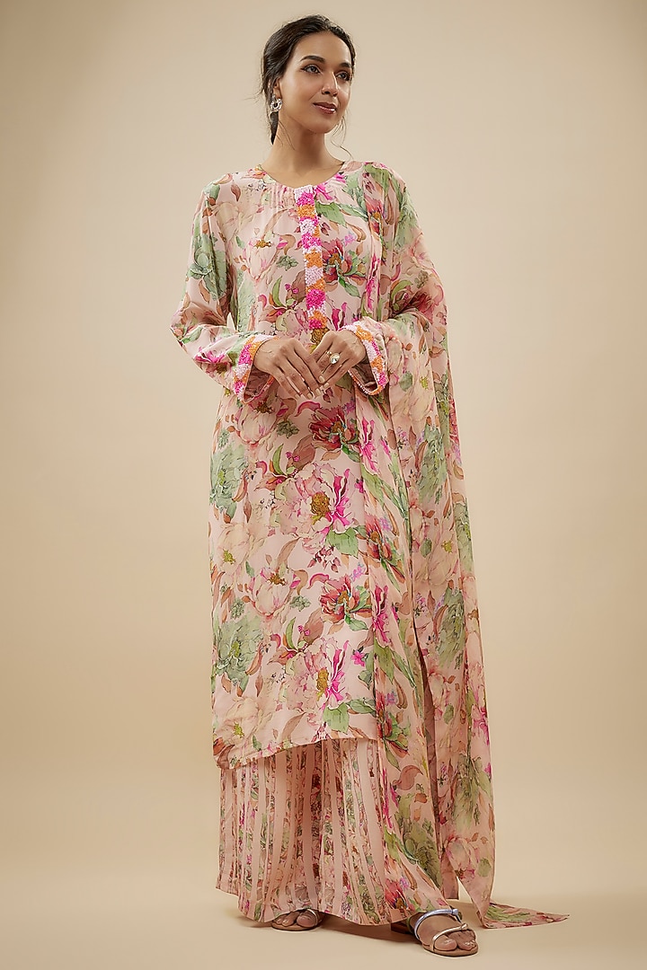 Pink Crepe Silk Floral Printed Kurta Set by Kashmiraa at Pernia's Pop Up Shop