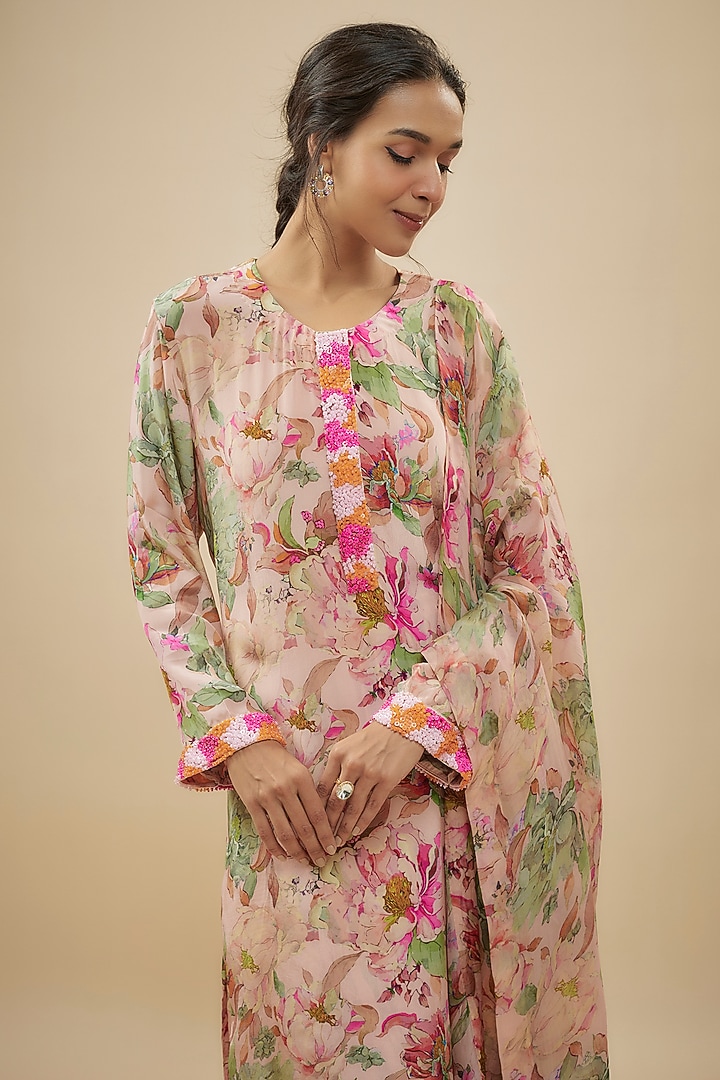Pink Crepe Silk Floral Printed Kurta Set by Kashmiraa at Pernia's Pop Up Shop