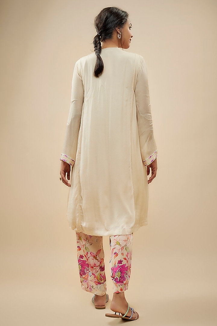 Ivory Chinon Floral Printed Kurta Set by Kashmiraa at Pernia's Pop Up Shop