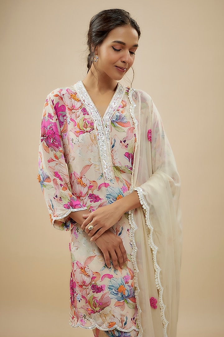 Ivory Chinon Floral Printed & Embellished Kurta Set by Kashmiraa at Pernia's Pop Up Shop