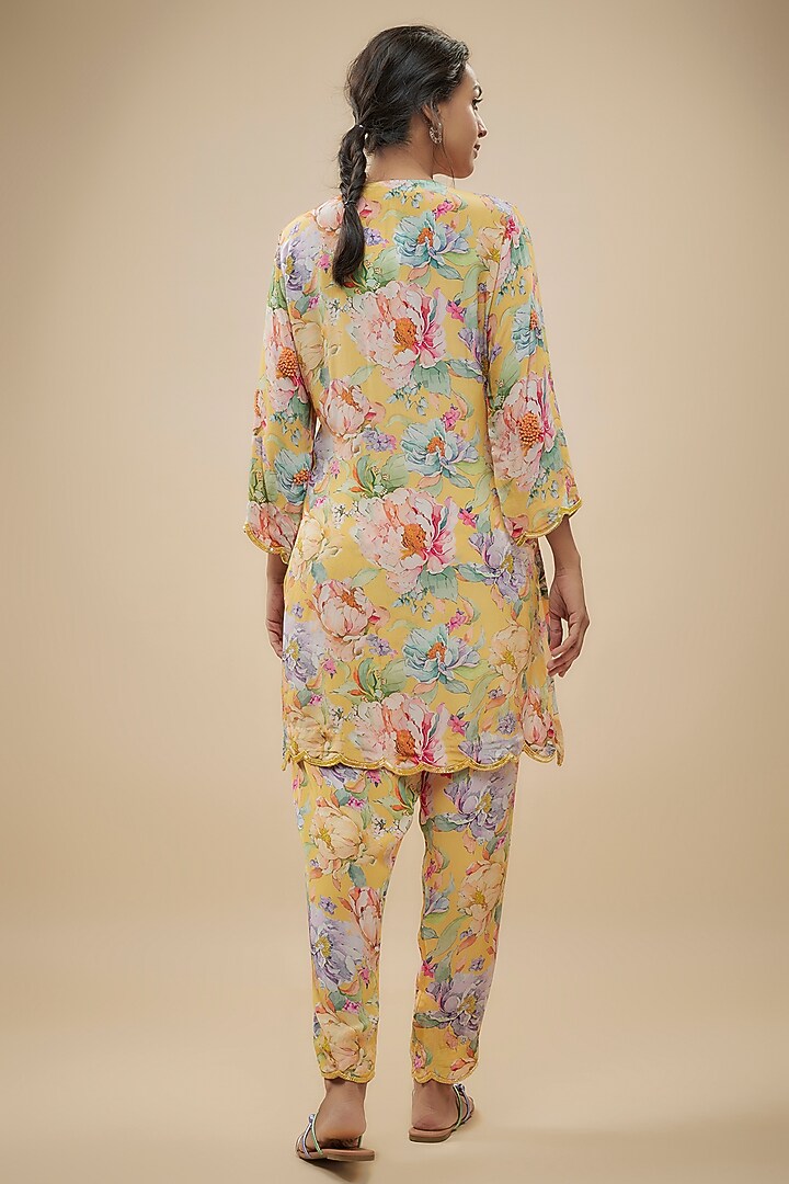 Yellow Crepe Silk Floral Printed & Embroidered Kurta Set by Kashmiraa at Pernia's Pop Up Shop