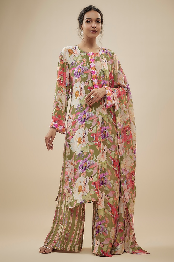 Green Crepe Silk Floral Printed Kurta Set by Kashmiraa at Pernia's Pop Up Shop