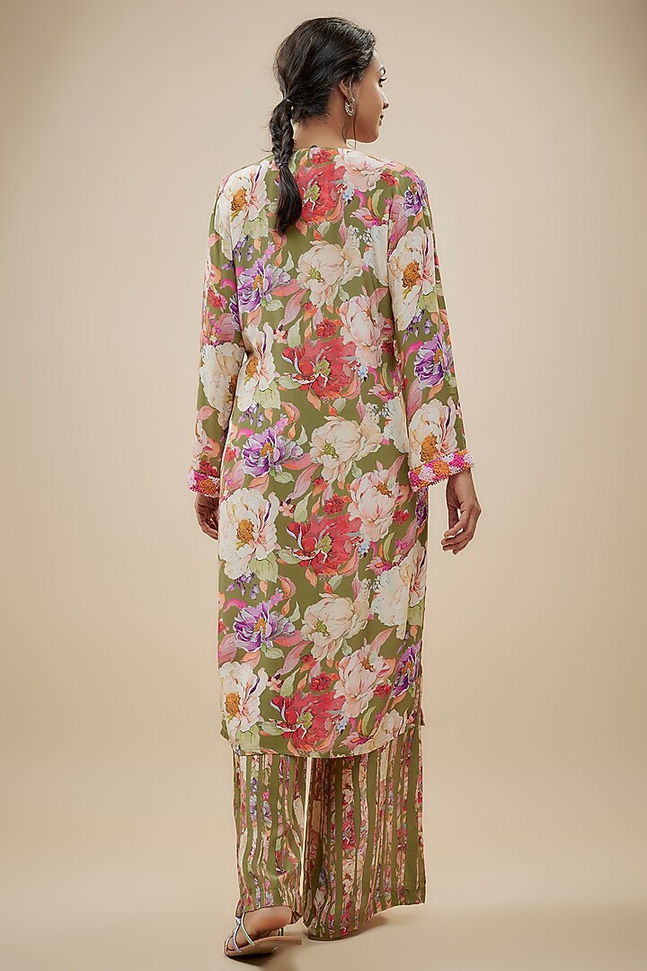Green Crepe Silk Floral Printed Kurta Set by Kashmiraa at Pernia's Pop Up Shop
