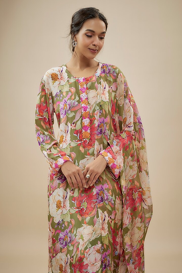 Green Crepe Silk Floral Printed Kurta Set by Kashmiraa at Pernia's Pop Up Shop