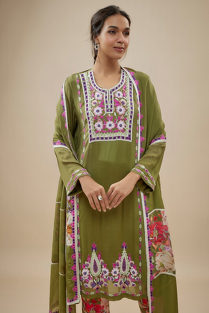 Green Chinon Floral Printed Kurta Set by Kashmiraa at Pernia's Pop Up Shop