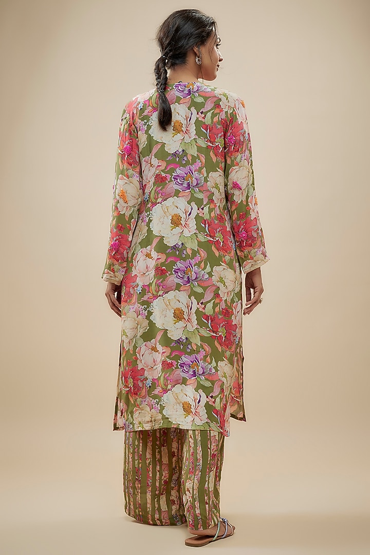 Green Crepe Silk Floral Printed Kurta Set by Kashmiraa at Pernia's Pop Up Shop