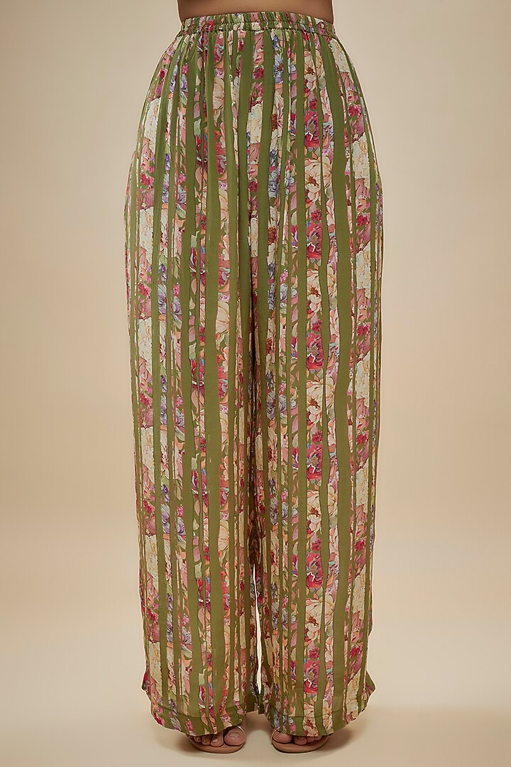 Green Crepe Silk Floral Printed Kurta Set by Kashmiraa at Pernia's Pop Up Shop