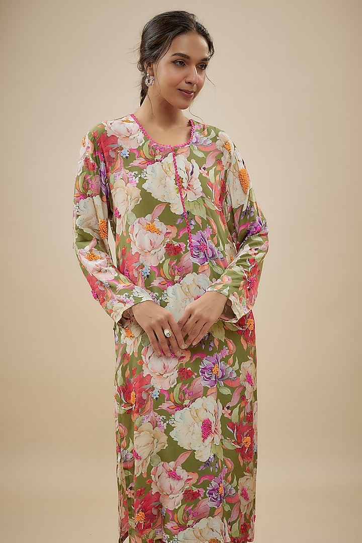 Green Crepe Silk Floral Printed Kurta Set by Kashmiraa at Pernia's Pop Up Shop