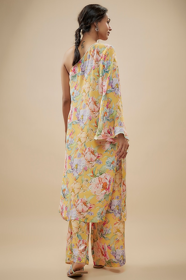 Yellow Crepe Silk Floral Printed Kurta Set by Kashmiraa at Pernia's Pop Up Shop