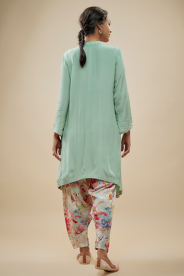 Blue Crepe Silk Poth Embellished Kurta Set by Kashmiraa at Pernia's Pop Up Shop