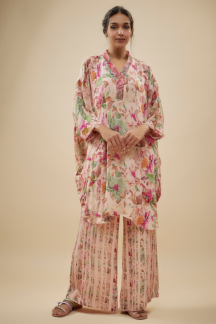 Pink Crepe Silk Floral Printed Kurta Set by Kashmiraa at Pernia's Pop Up Shop