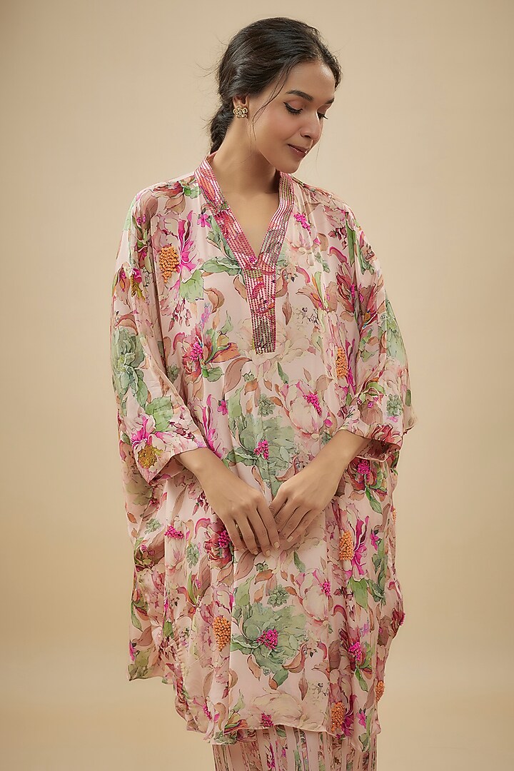 Pink Crepe Silk Floral Printed Kurta Set by Kashmiraa at Pernia's Pop Up Shop
