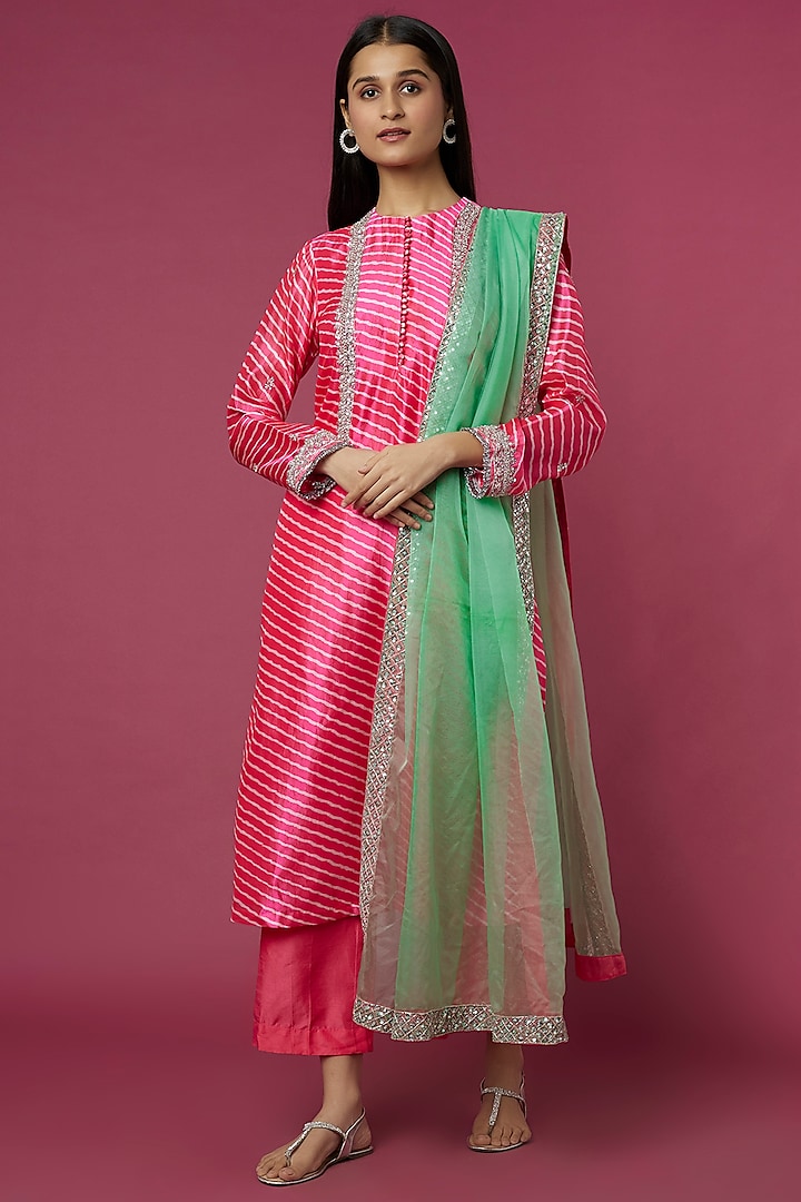 Fuchsia Pink Embroidered Kurta Set by Kashmiraa