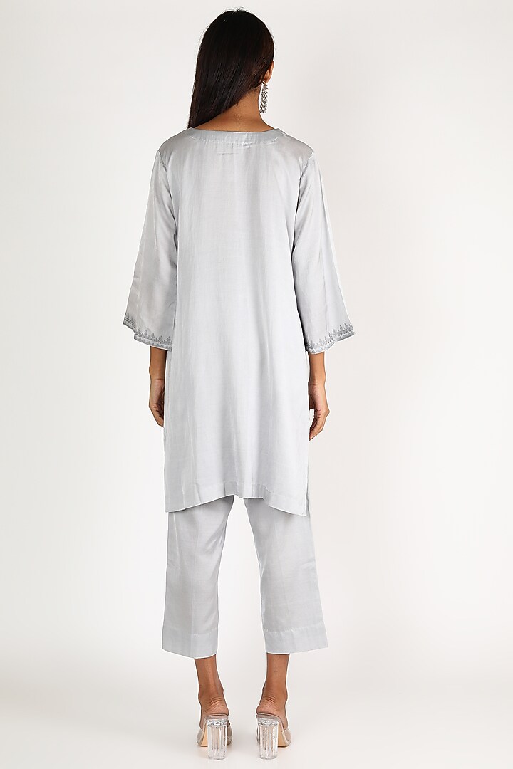 Grey Embroidered Kurta Set by Kashmiraa at Pernia's Pop Up Shop
