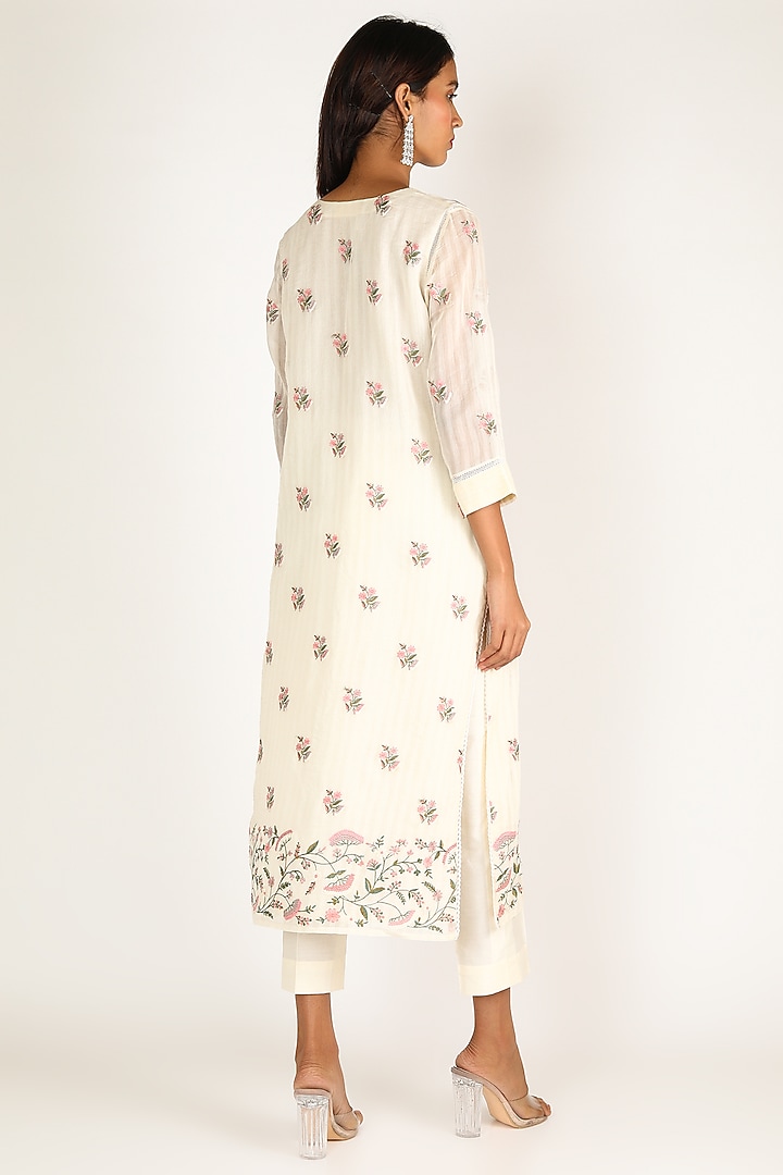White Embroidered Kurta Set by Kashmiraa at Pernia's Pop Up Shop