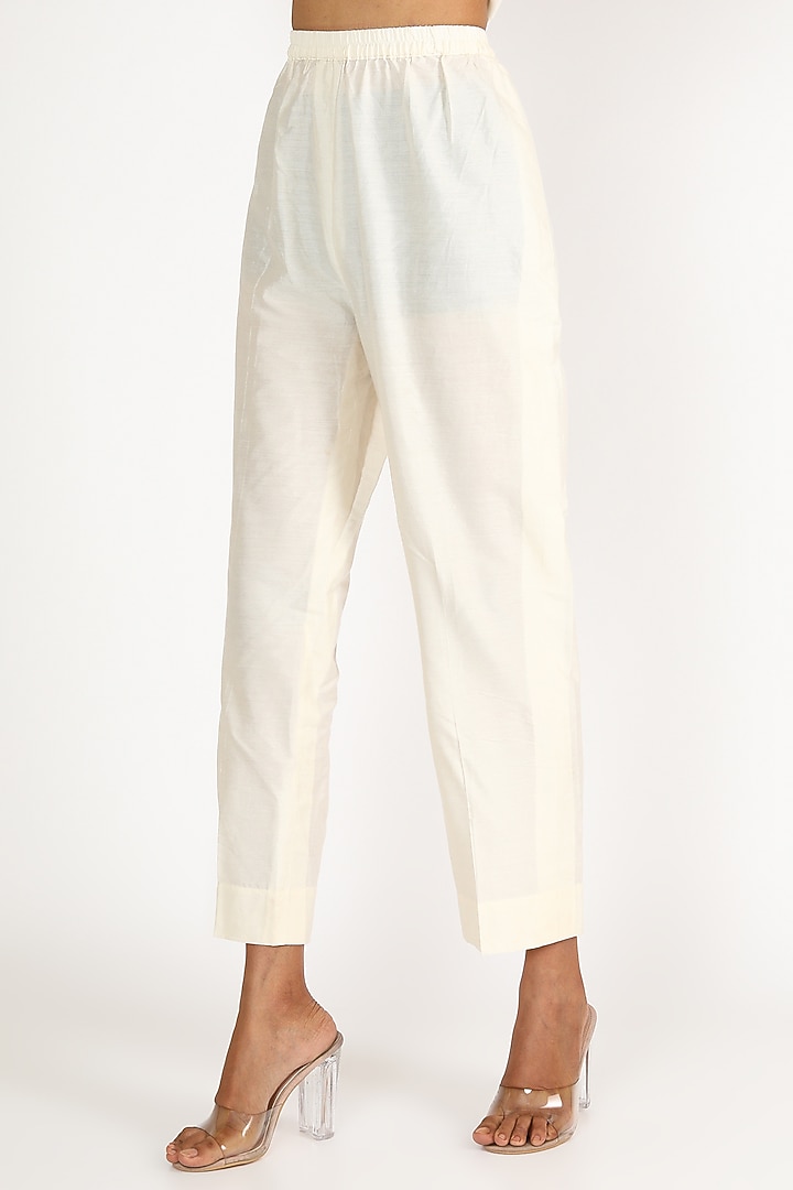 White Kurta Set With Thread Embroidery by Kashmiraa at Pernia's Pop Up Shop
