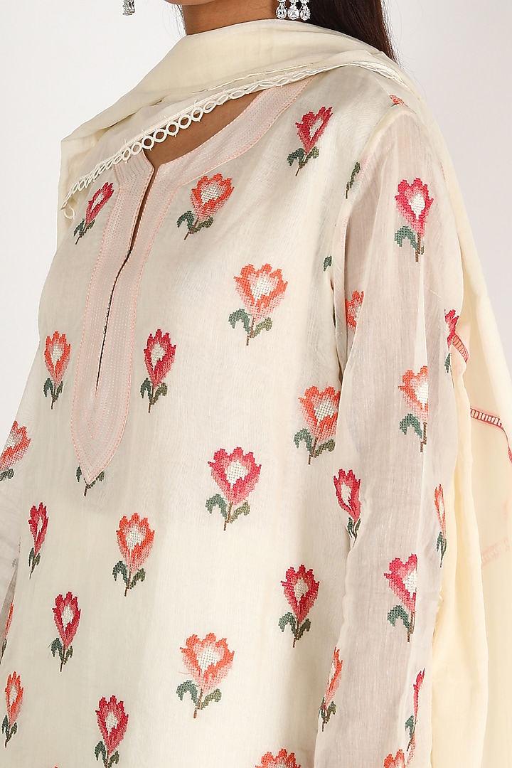 White Kurta Set With Thread Embroidery by Kashmiraa at Pernia's Pop Up Shop