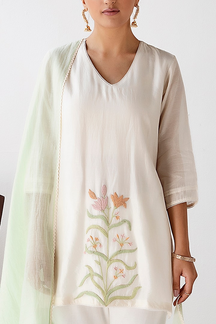 Ivory Silk Chanderi Embroidered Kurta Set by Keosha at Pernia's Pop Up Shop