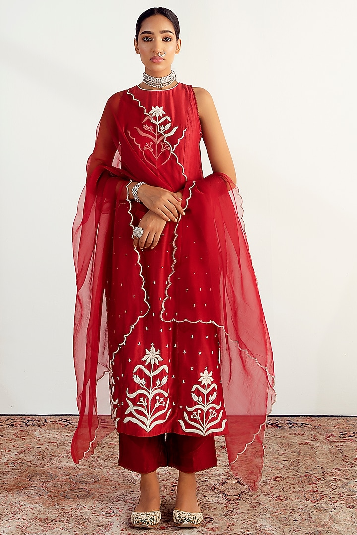 Maroon Silk Chanderi Embroidered Kurta Set by Keosha at Pernia's Pop Up Shop