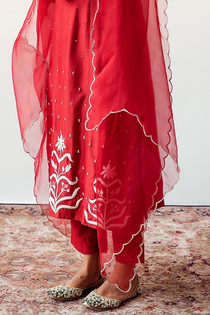 Maroon Silk Chanderi Embroidered Kurta Set by Keosha at Pernia's Pop Up Shop