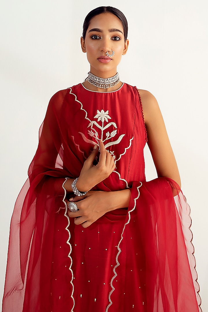 Maroon Silk Chanderi Embroidered Kurta Set by Keosha at Pernia's Pop Up Shop