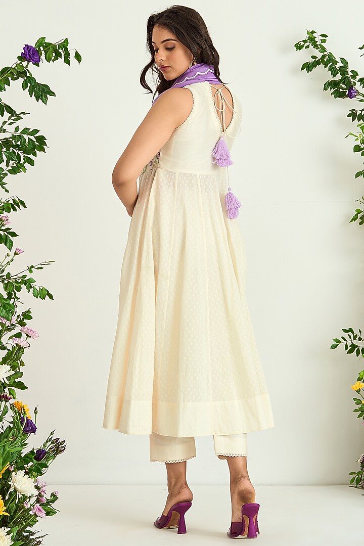 Ivory Silk Chanderi Embroidered Kurta Set by Keosha at Pernia's Pop Up Shop